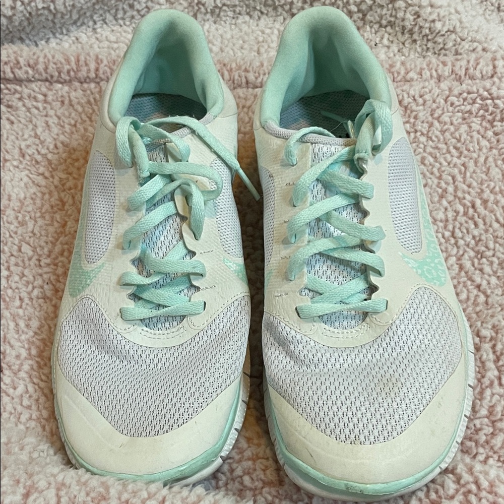 Nike Free Run Women's Light Green and White Athletic Shoes